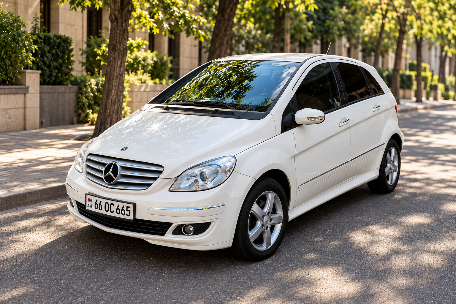 Mercedes-Benz B-Class 1