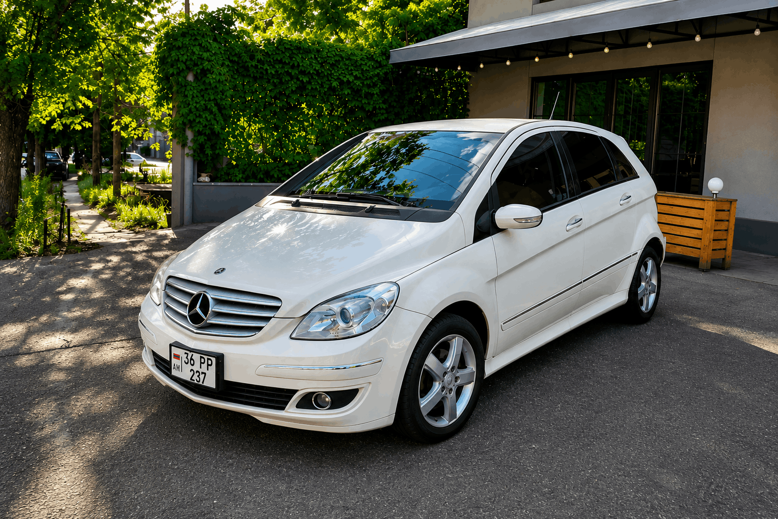 Mercedes-Benz B-Class 1