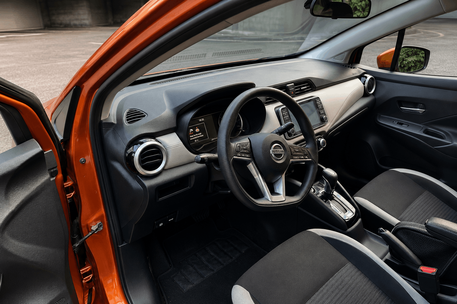 Nissan Versa 5