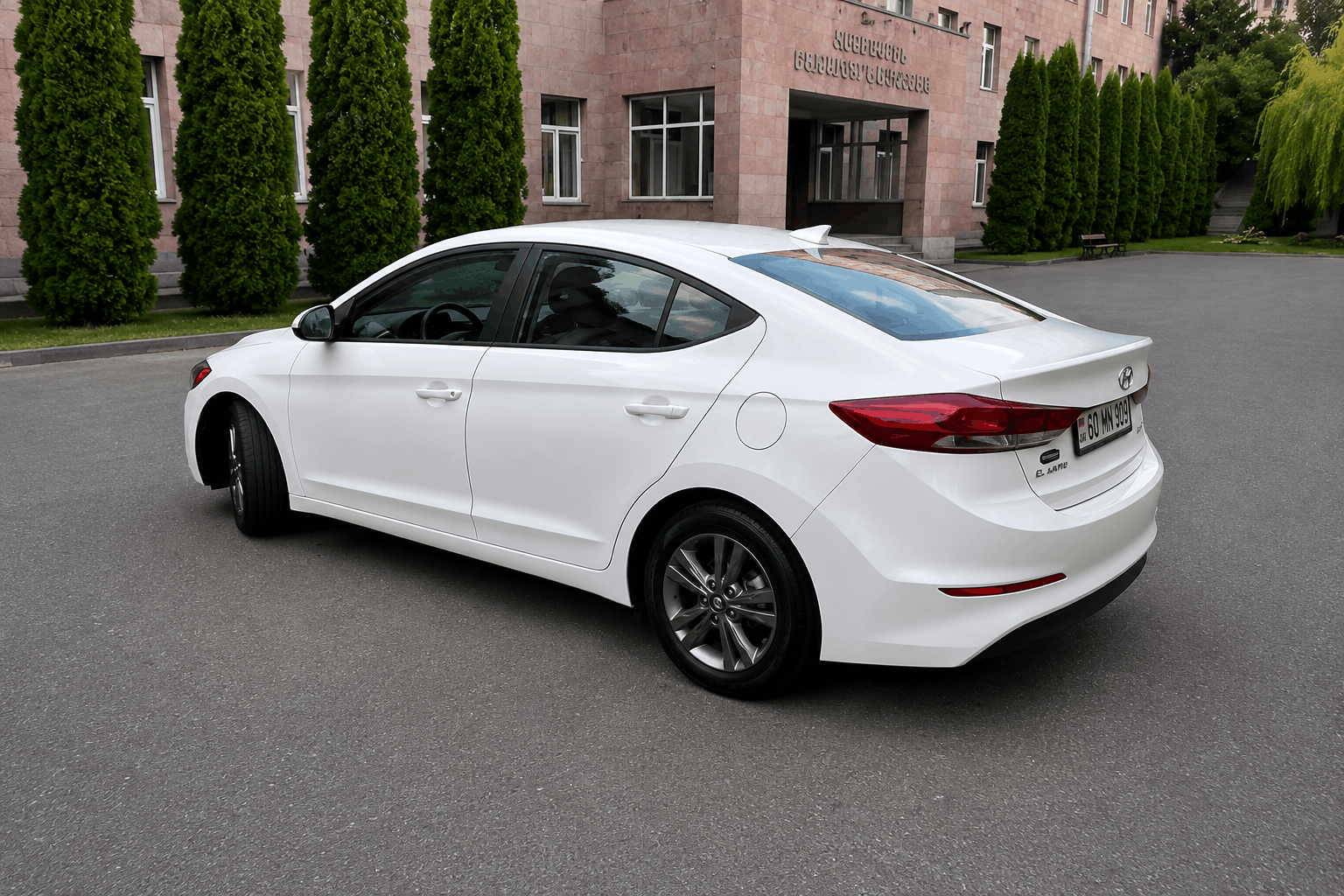 Hyundai Elantra 4