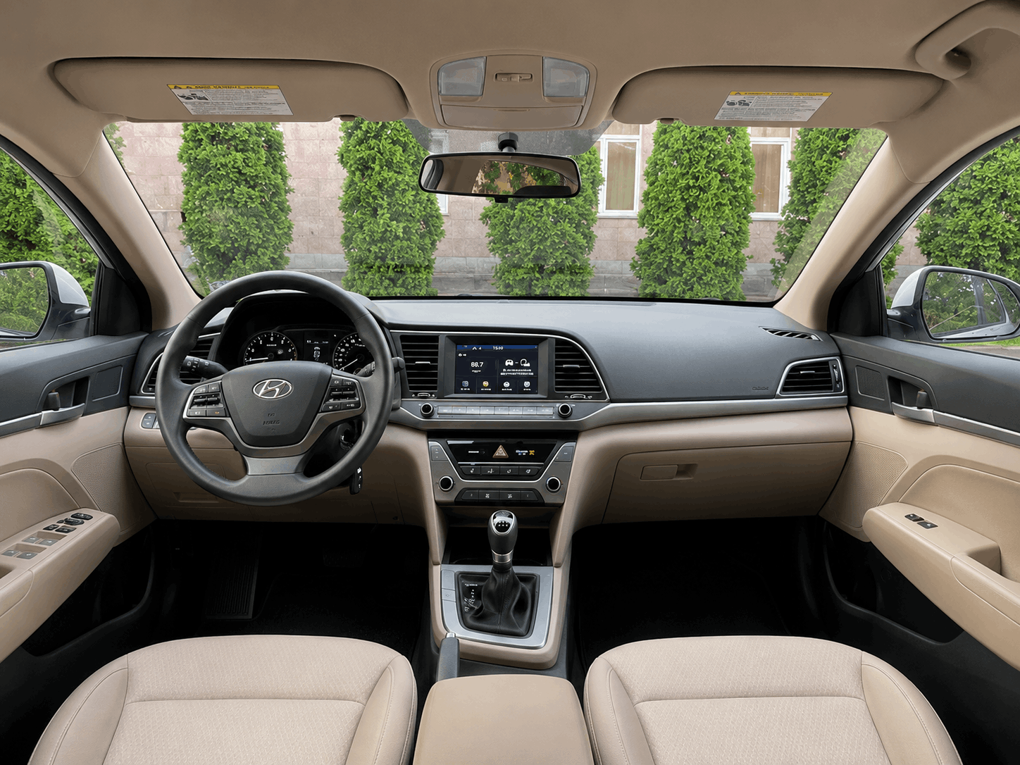 Hyundai Elantra 5