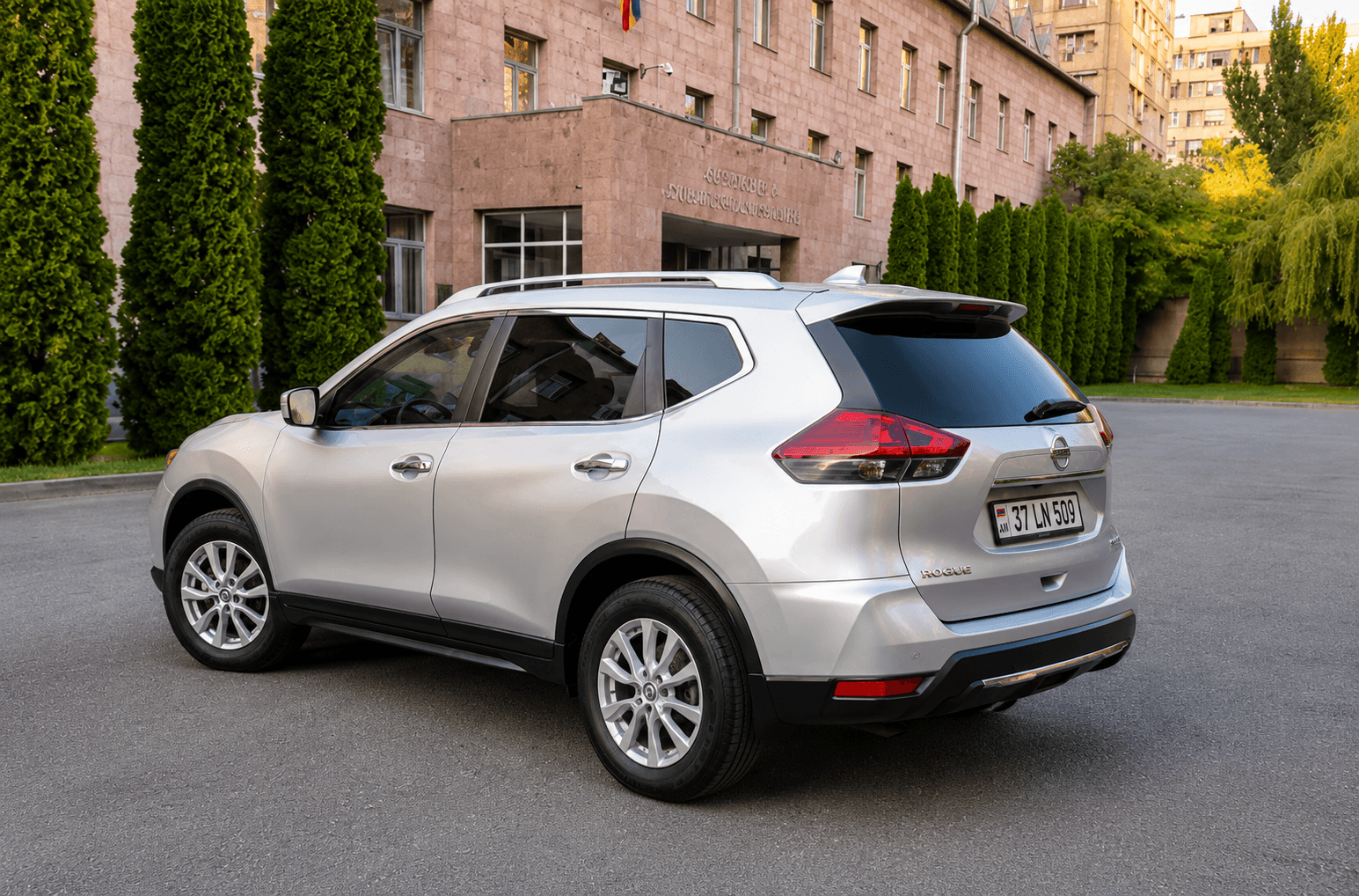 Nissan Rogue 4